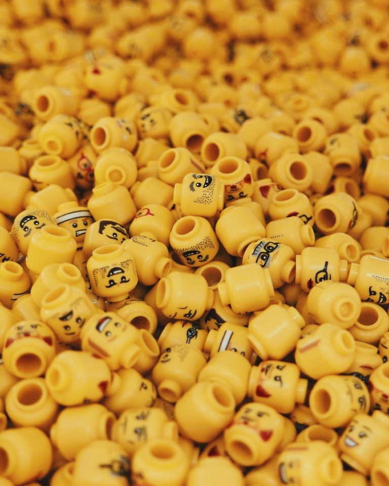Plastic-Tiny Yellow Plastic Heads